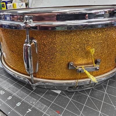 Slingerland 6 lug Snare 1970 - Gold glitter image 8