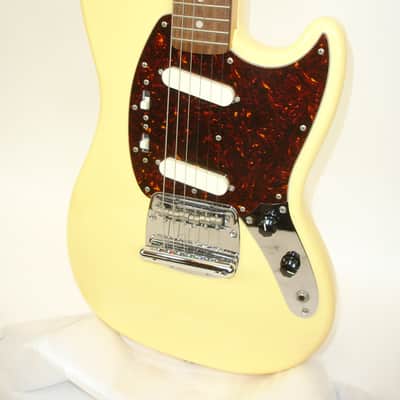 2005 Fender '69 Mustang Reissue Electric Guitar, Rosewood Fingerboard, Vintage White w/ Bag image 4