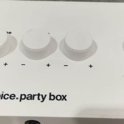 Lucky Voice Karaoke Kit - Karaoke System - White - Excellent image 3