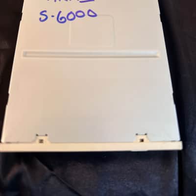 Akai S6000 floppy 1999 - White