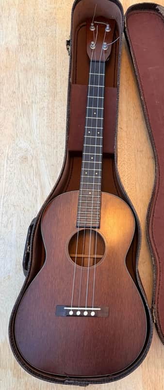 Martin Style 51 Mahogany Baritone Ukulele