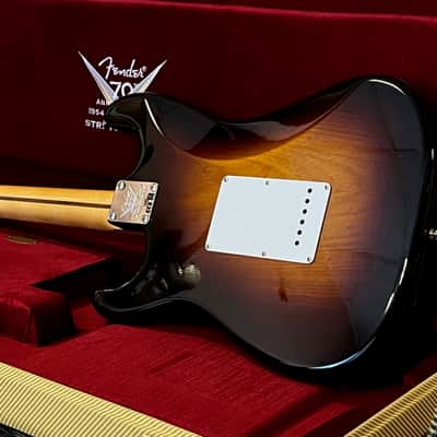 Fender 1954 Stratocaster*fine example of the discontinued 70th Anniversary LIMITED EDITION*USA Custom Shop*fantastic 1-Piece Maple Neck*wide-fade nitro sunburst*sounds/plays/looks great*a top investment & a perfect vintage collectible*weight=only 3.5kg Bild 10
