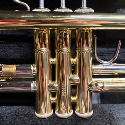 Bach Stradivarius Trumpet Model 37, Brass Finish image 4