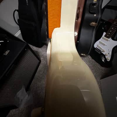2020 Squier J Mascis Jazzmaster - Vintage White image 3