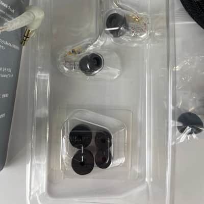 Shure SE215 Single Driver In-Ear Monitors, Clear image 3