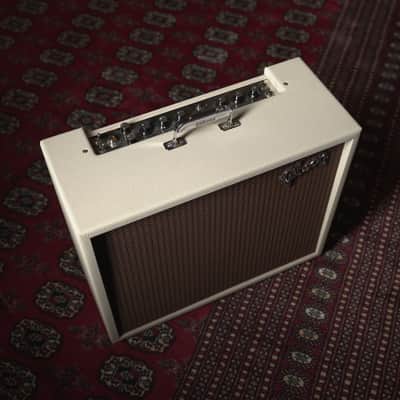 Gibson Dual Falcon 20 15w 2x10" Tube Guitar Amp Combo - Cream Bronco w/ Oxblood Grille image 2