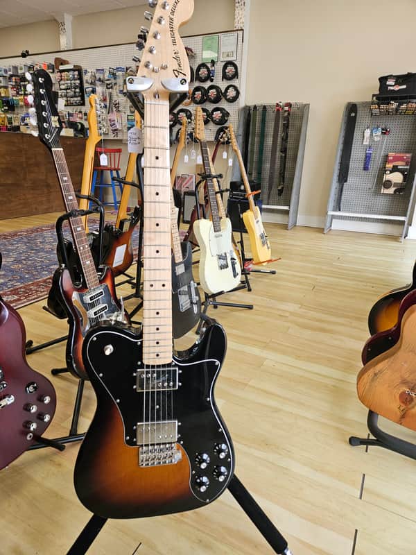 Classic Player Tele® Deluxe w/ Tremolo, Maple Fingerboard, 3 Tone Sunburst image 1