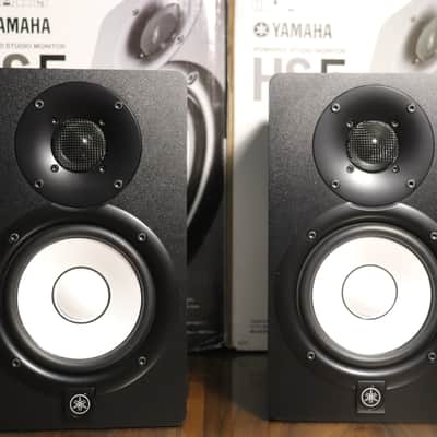 Yamaha HS5 5" Powered Studio Monitor (Pair) 2015 - Present - Black image 1