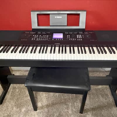 Yamaha DGX-650 2010s - Black