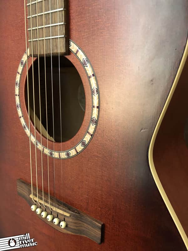 Art & Lutherie Folk Spruce Burgundy Acoustic Guitar Natural Burst