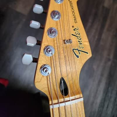 Fender MiM Stratocaster Deluxe image 4