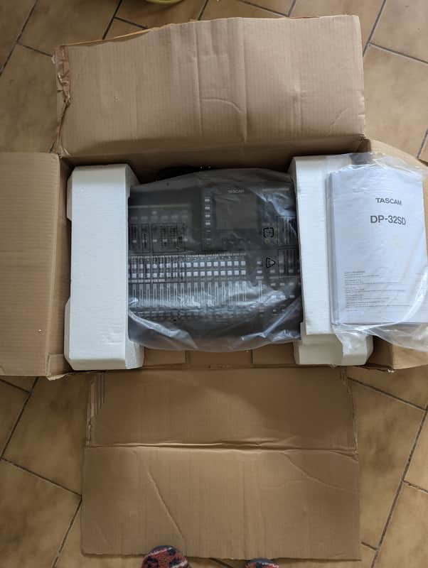 TASCAM DP-32SD 32-track Digital Portastudio 2014 - Present - Black image 1