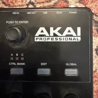 Akai MPD226 2015 - Present - Black image 2