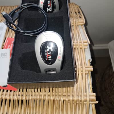 Xvive U2 Wireless Guitar System - Silver image 2