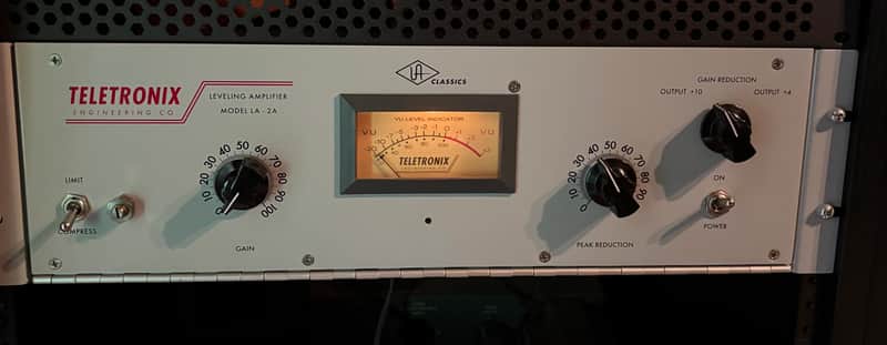 Universal Audio LA-2A Leveling Amplifier / Optical Compressor 2000 - Present - Gray Bild 1