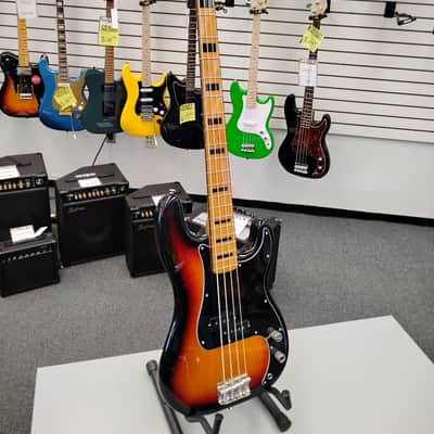 Squier Classic Vibe 70's 3 Tone Sunburst image 3