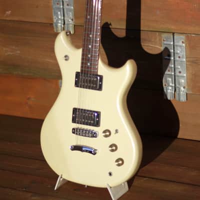 Westone Thunder II - Pearl White image 1