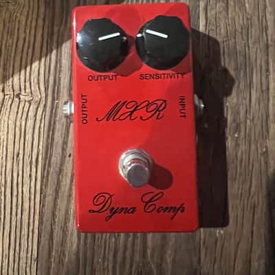 MXR CSP028 '76 Vintage Script Dyna Comp 2010s - Red image 2