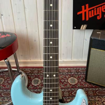 Fender Limited Edition Tom Delonge Signature Strat RW 2024 - Daphne Blue image 3