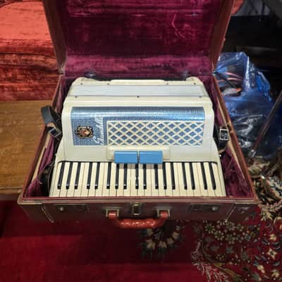 Scandalli 41 Key Blue Pearl Tone Model 409\29 Accordian & Case image 1