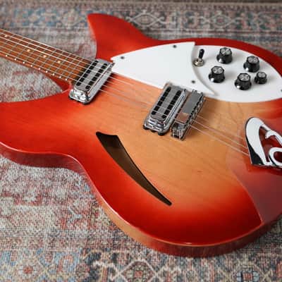 Rickenbacker 330 - 6 String model- Two Toaster pickups - 'R' tailpiece 1967 - Fireglo - One Owner Guitar - VERY CLEAN Bild 3