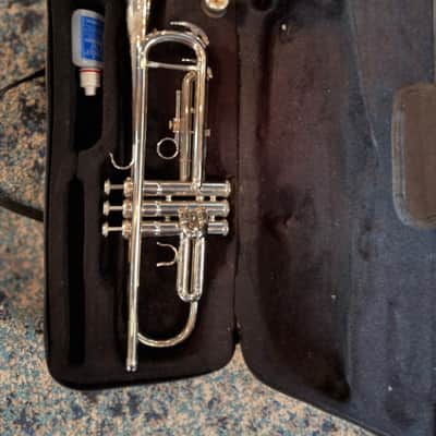 Student model trumpet like selmer or conn image 1