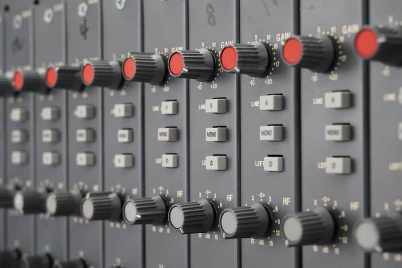 Soundcraft 200 Delta 12-Channel Rackmount Mixer w/ 8 Channel