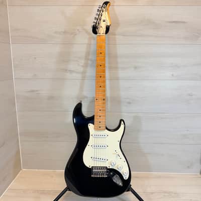 Silvertone S-Style Electric Guitar Black Maple Fingerboard image 11