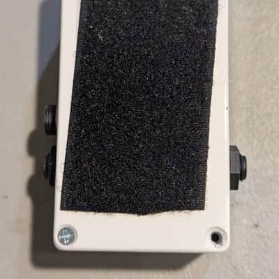 Pigtronix Quantum Time Modulator 2013 - White image 2