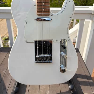 Fender Standard Telecaster 2018 - Artic White image 2