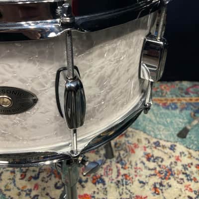 Rogers - 14x6.5" Dyna-Sonic Bread and Butter Lug Snare Drum, Reissue   2010's - White Marine Pearl image 5