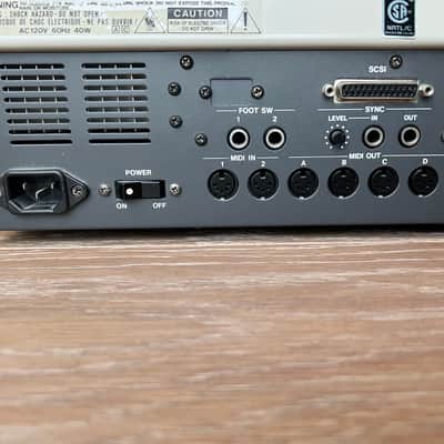 Akai MPC3000 MIDI Production Center 1993 - 2001 - Grey image 2