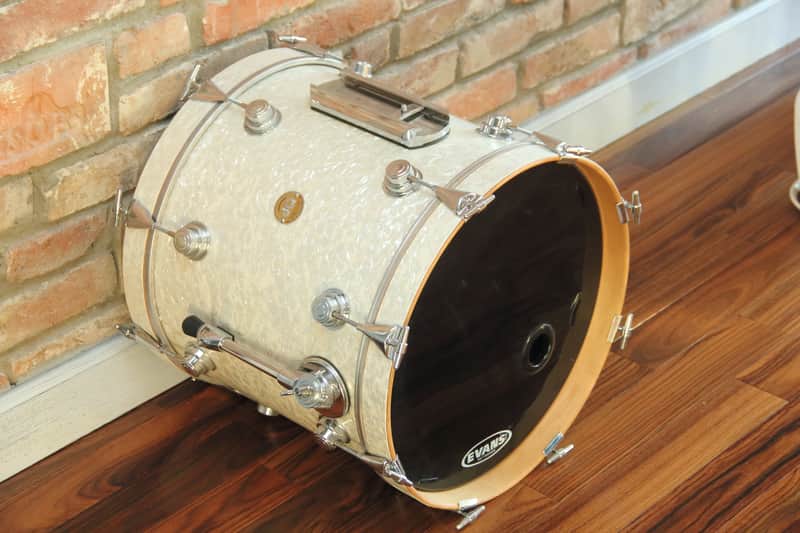 RARE DW Collector's - vintage marine pearl "18 bass drum image 1