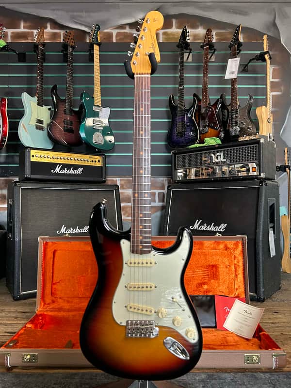 Fender American Vintage II '61 Stratocaster 3-Colour Sunburst 2023 Electric Guitar