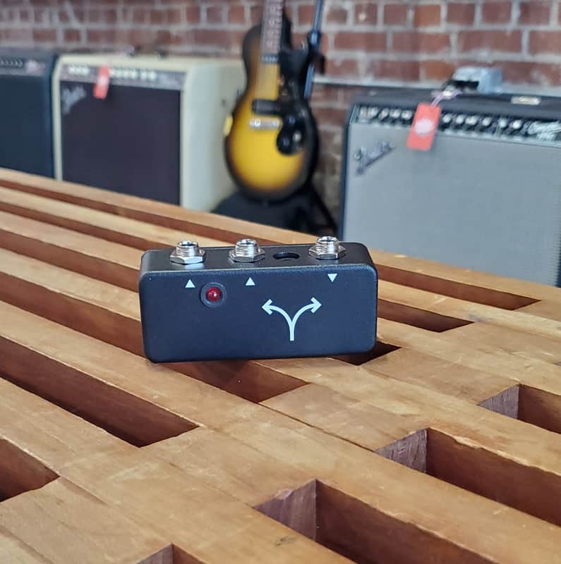 JHS Buffered Splitter V2 2018 - Present - Black image 1