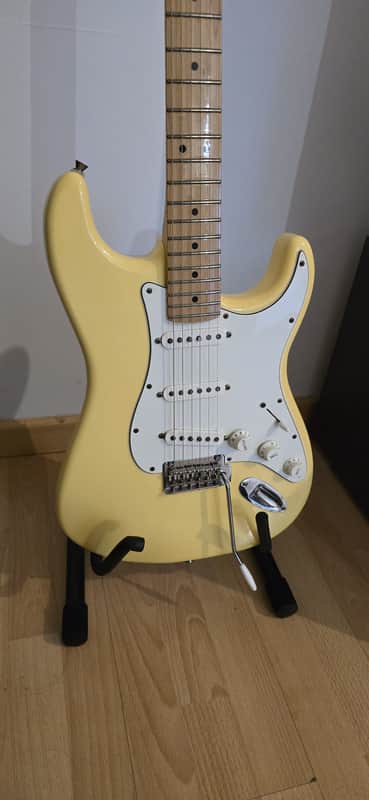 Fender Player Stratocaster with Maple Fretboard 2018 - 2024 - Buttercream image 1