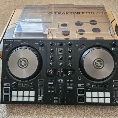 Native Instruments Traktor Kontrol S2 MK3 (+ Decksaver) 2018 - Black image 2