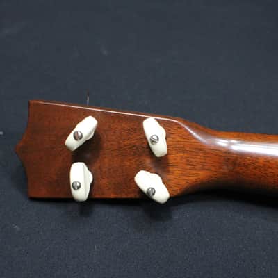 A Vintage Martin Style 2 Ukulele in it's Original Case & Like New Condition # 9 U image 9