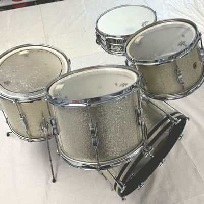 1965 Ludwig Club Date 5-Piece – Champagne Sparkle – Keystone Badges – One Owner – 20/12/13/14 + Supra image 1