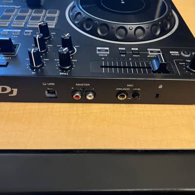 Pioneer DDJ-REV1 2-Channel DJ Controller 2022 - Present - Black image 6