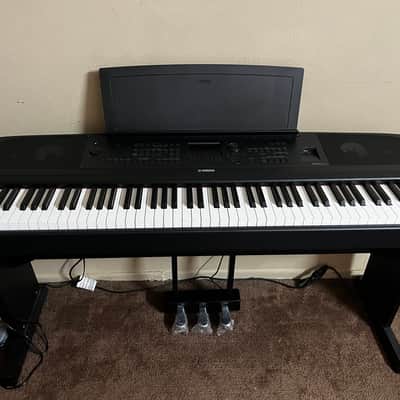 Yamaha DGX-670 88-Key Portable Grand Piano 2021 - Present - Black