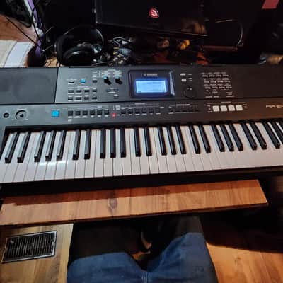 Yamaha PSR-E473 61-Key Portable Keyboard 2021 - Present - Black