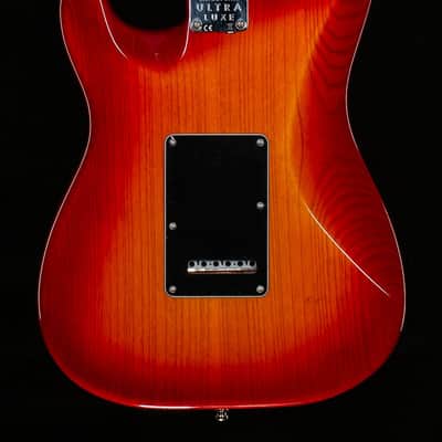 Fender American Ultra Luxe Stratocaster Maple Fingerboard Plasma Red Burst (568) image 4