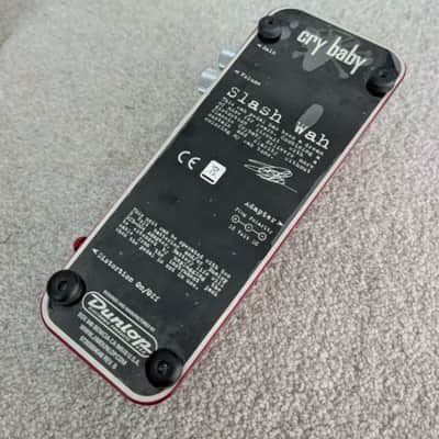 Lightly Used Dunlop SW95 Slash Cry Baby Wah | Metallic Red | Box + Paperwork imagen 4
