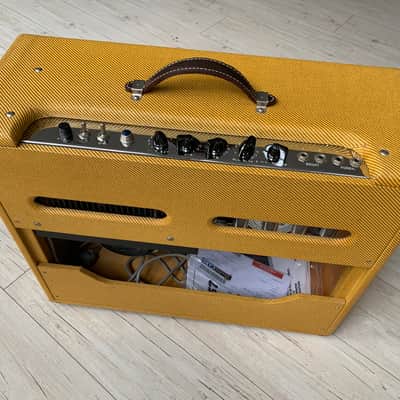Fender '57 Twin-Amp 2-Channel 40-Watt 2x12" Guitar Combo Lacquered Tweed image 3