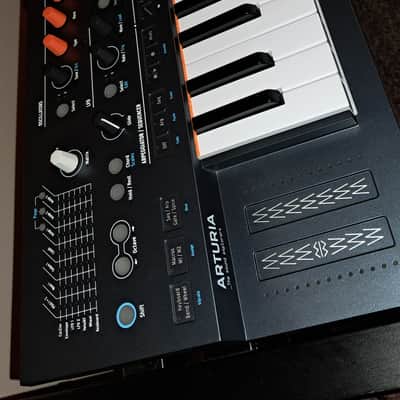 Arturia MiniFreak 37-Key 6-Voice Polyphonic Hybrid Synthesizer