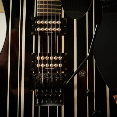 Schecter Synyster Gates Signature Synyster Custom with Seymour Duncan Pickups 2007 - 2015 - Black with Silver Pinstripes image 4