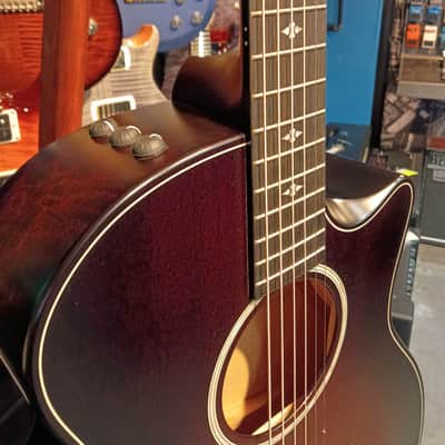 Taylor Builder's Edition 324ce 2020 - Present - Shaded Edge Burst image 3