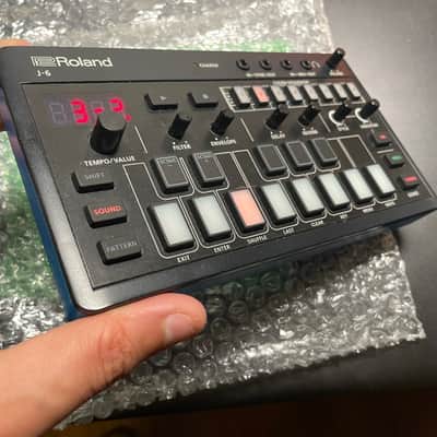 Roland J-6 AIRA Chord Synthesizer sequencer 2022 image 2