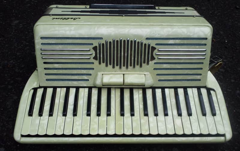 Bellini Accordion 41 Key 120 Base with Case image 1